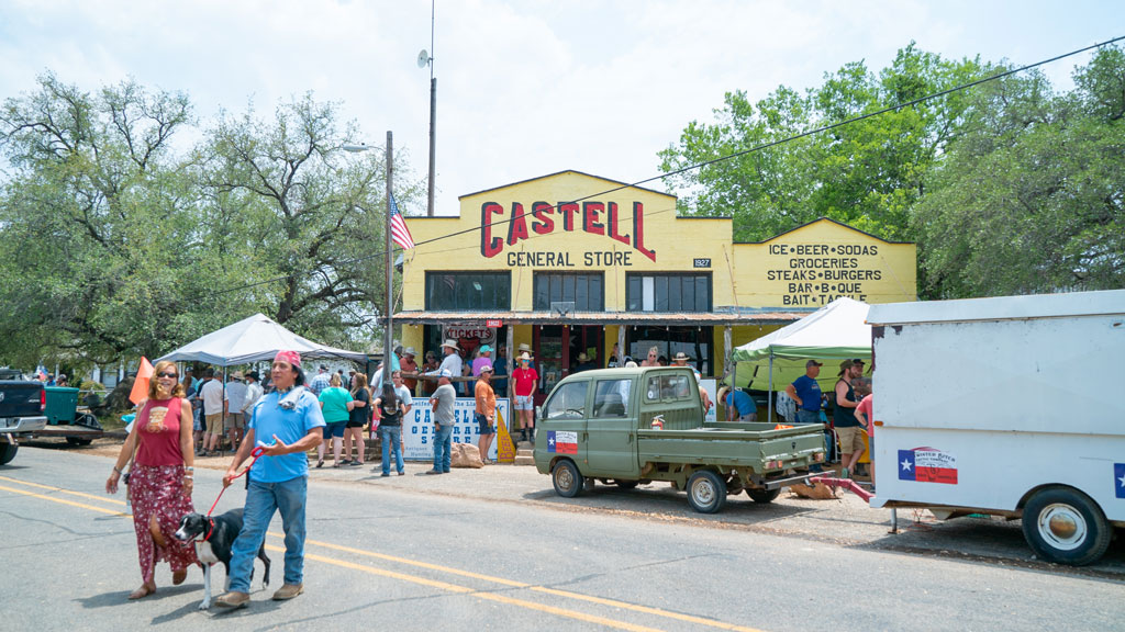 Cast off for charming Castell in Llano County - 101 Highland Lakes