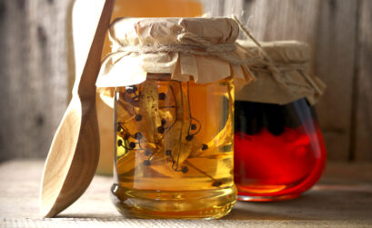 You can flavor honey with a number of fresh herbs or flowers. Keep reading for how.